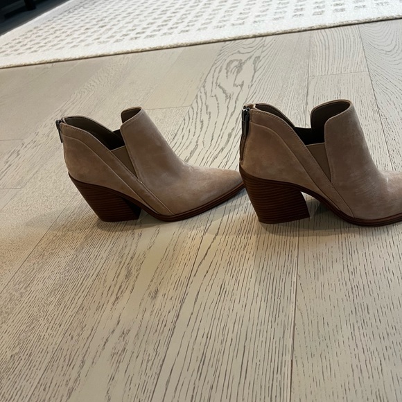 Vince Camuto booties size 7.5 - Picture 6 of 6